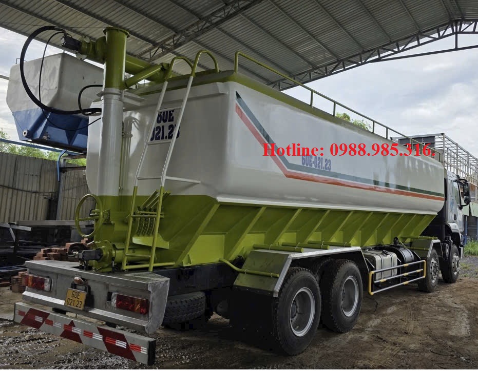 Xe tải 4 chân chở thức ăn chăn nuôi 26 khối